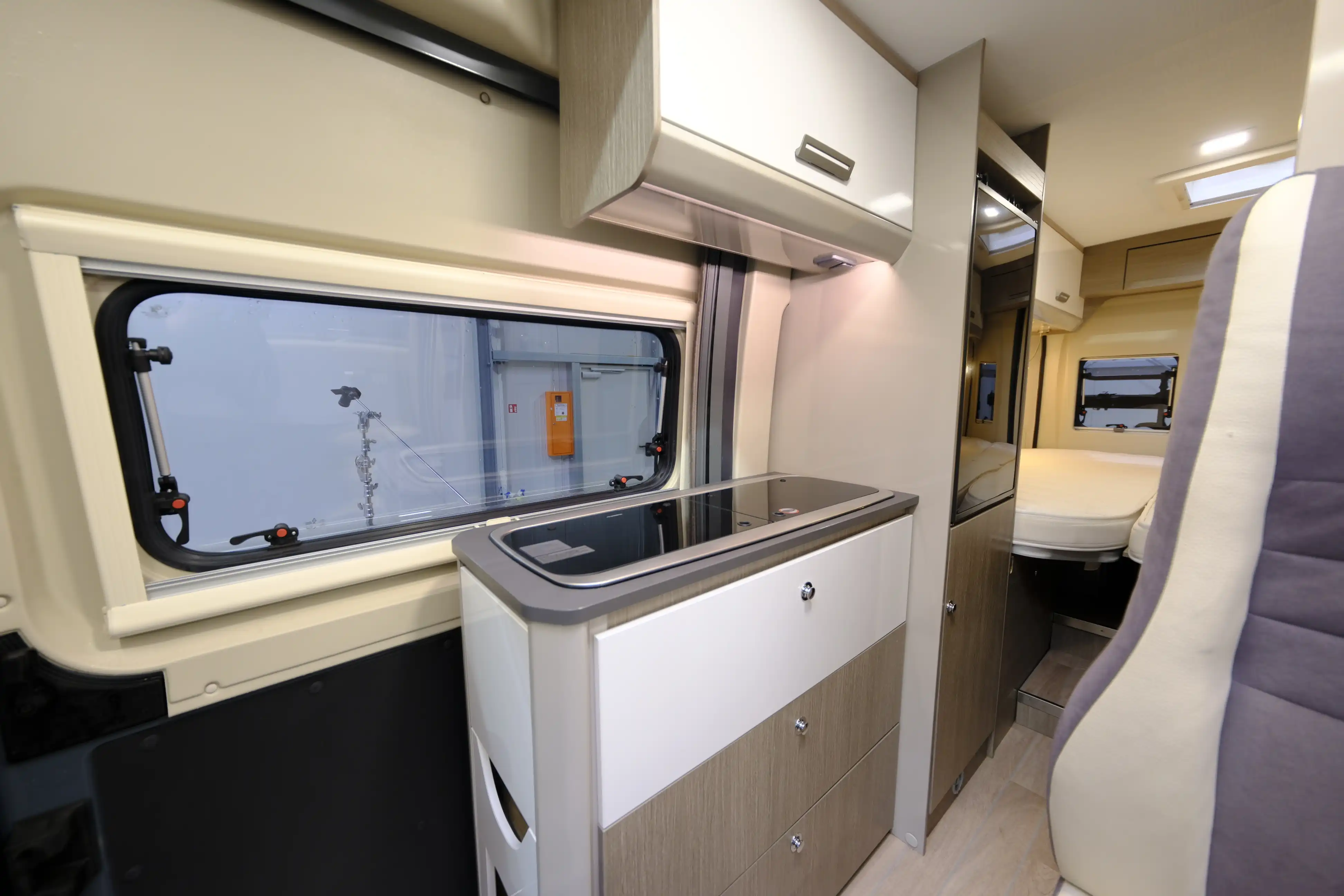 CHALLENGER V 217 VIP Road-Edition - Ansicht 13